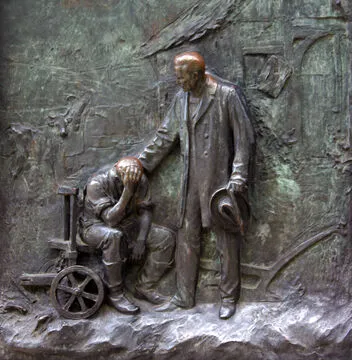Raiffeisen aux côtés des plus pauvres. Détail du monument consacré à Raiffeisen à Neuwied. © Photo B. S.